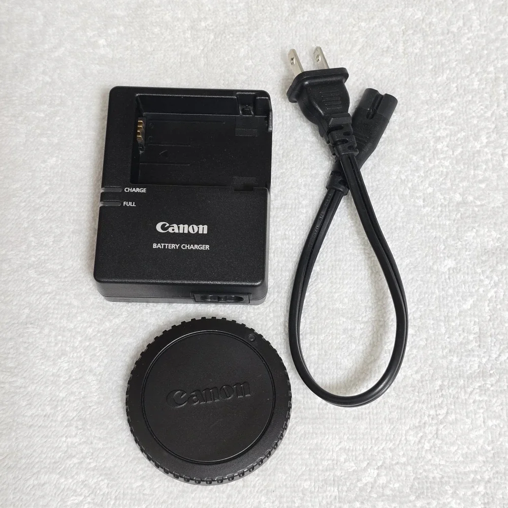 Canon‎ EOS Rebel T2i DSLR Camera 18-55mm Lens Bundle